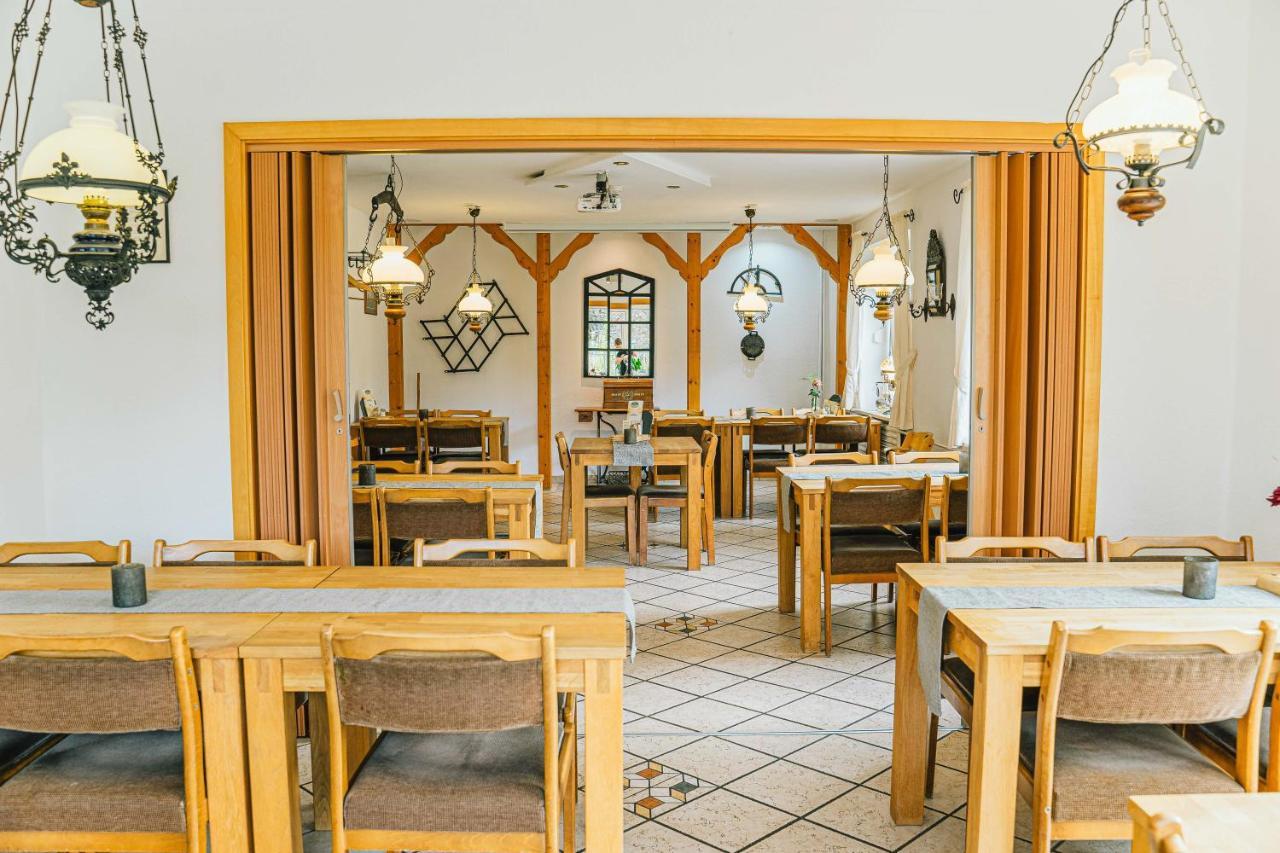 Zum Eichenfrieden Hotel Rade  Exterior photo